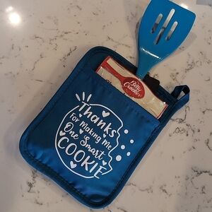 Teacher Gifts - Personalized Oven Mitt